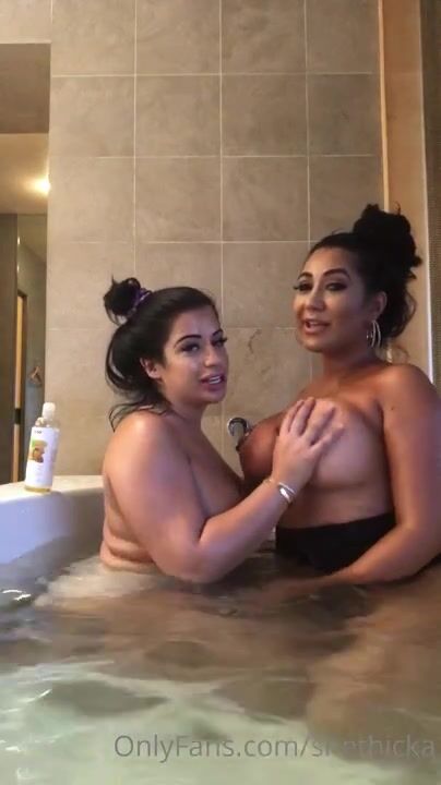 Shethick  Bathtub Lesbian