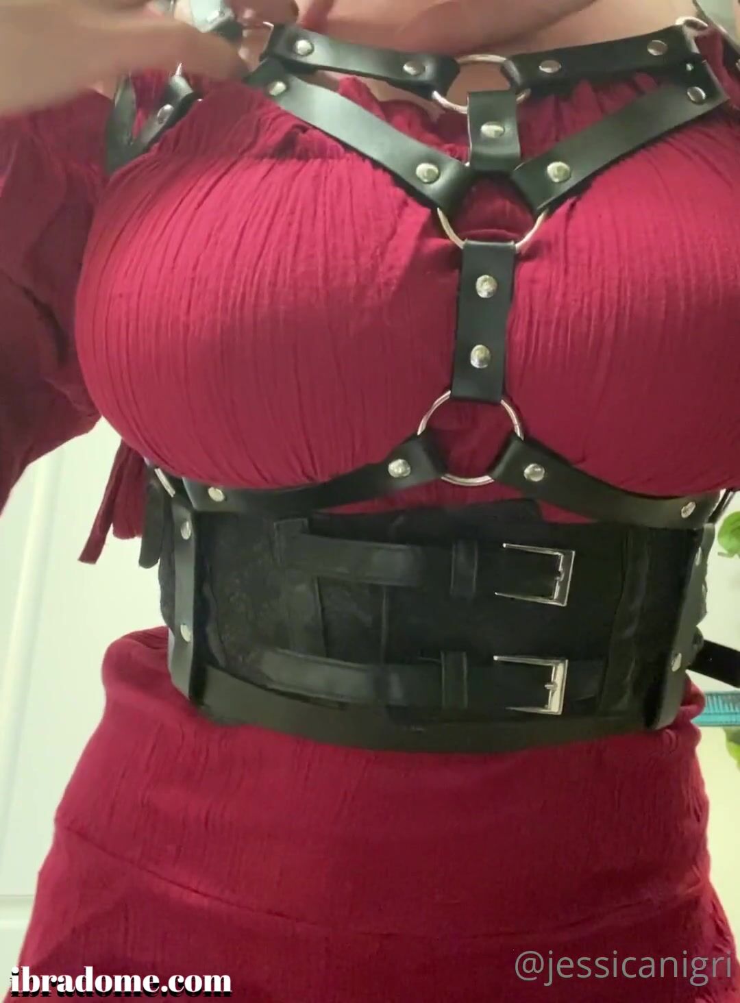 Jessica Nigri strapped boobs under dress