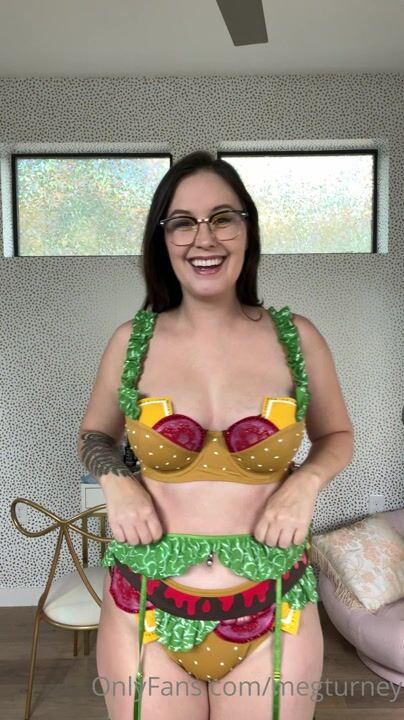 Meg Turney - Burger underwear try on