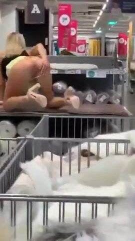 Tara shopping with pussy out