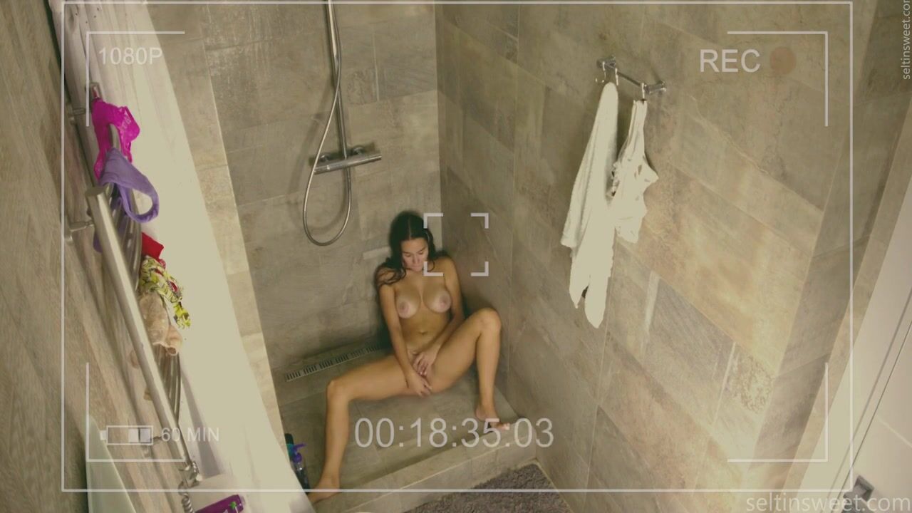 Selti- shower masturbation