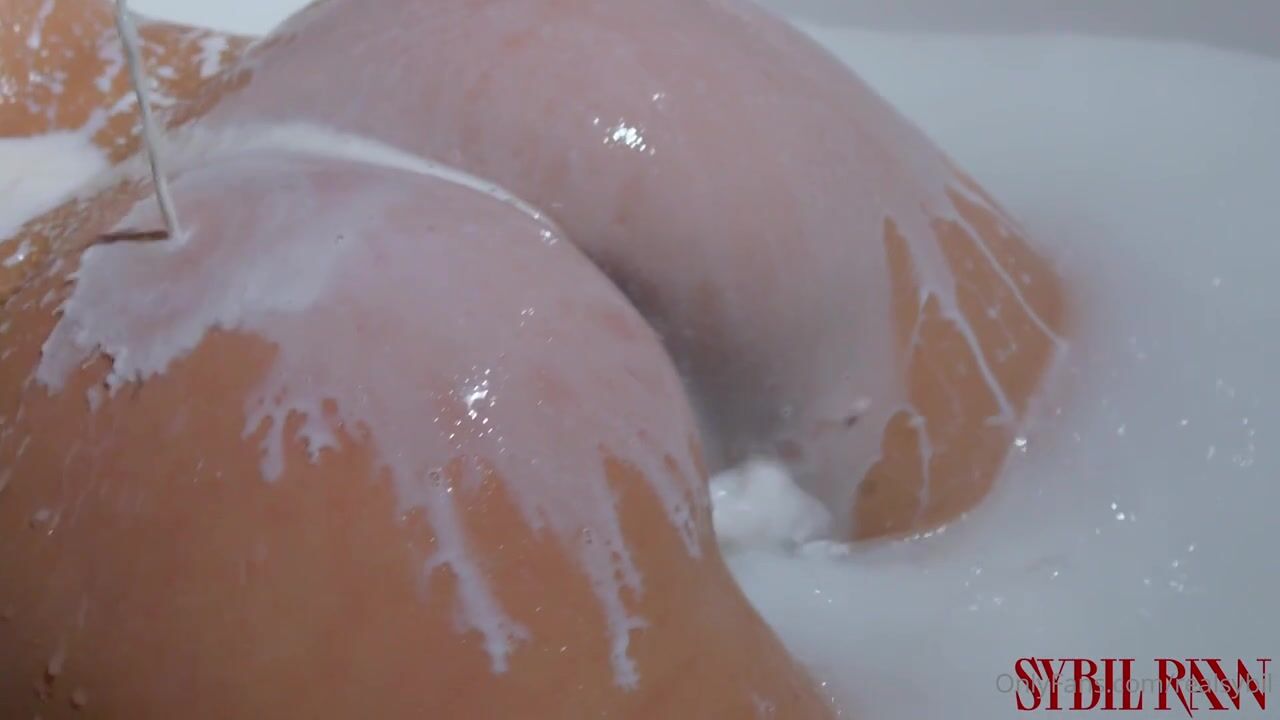 011 milk lesbians bath