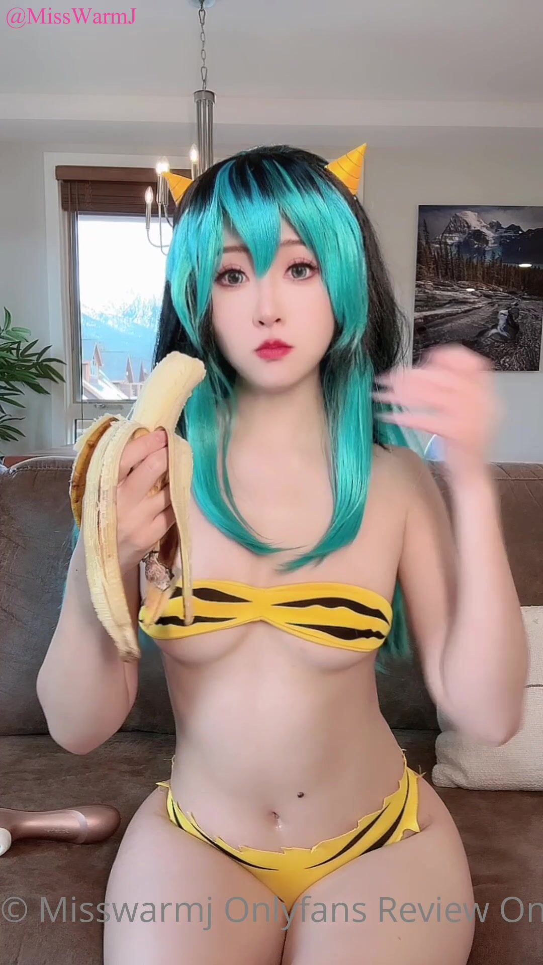 MissWarmJ banana sucking