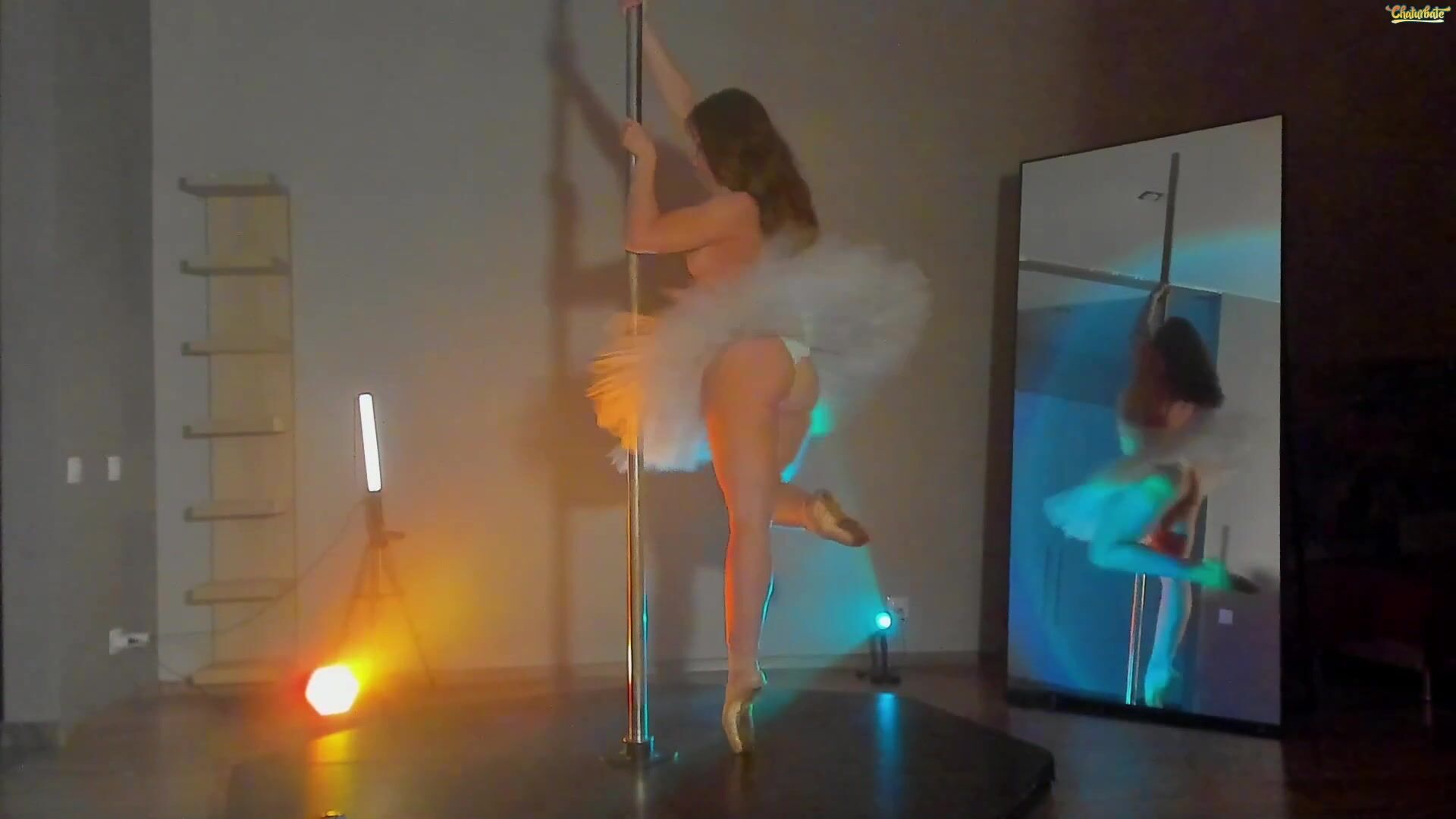 meganmeow ballerina poledance