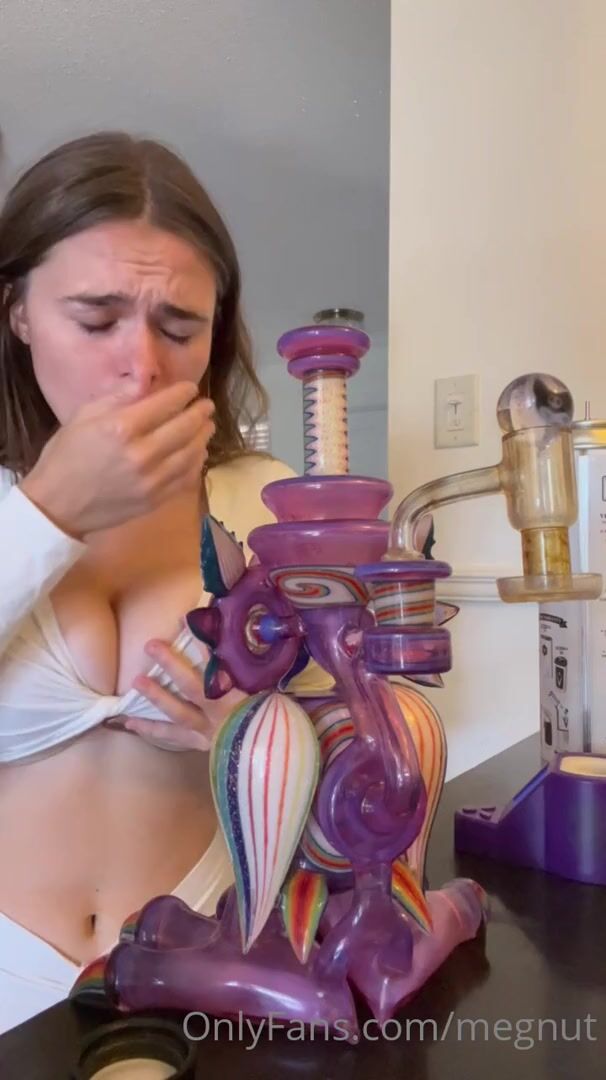 megnutt02 boobs reveal while smoking dabs video